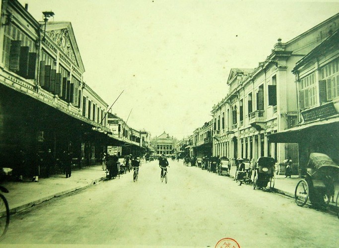 Phố Paul Bert (Tràng Tiền),  Hà Nội khoảng năm 1910.