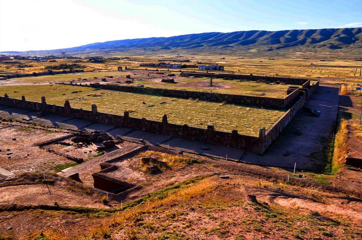 Nằm ở phía Đông Nam của hồ Titicaca ở đất nước Bolivia,  Tiwanaku là tàn tích một nền văn minh bí ẩn cổ xưa bậc nhất của lục địa châu Mỹ. Ảnh: LaPazonfoot.