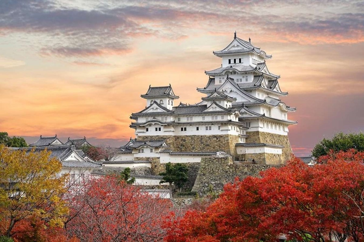 Nằm ở trung tâm thành phố Himeji, tỉnh Hyogo, lâu đài Himeji là một tòa lâu đài cổ nổi tiếng bậc nhất của Nhật Bản. Ảnh: Traveloka.