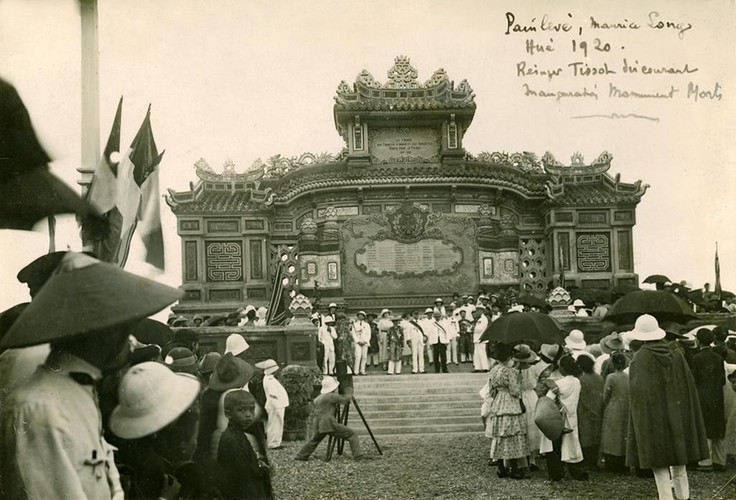 Lễ khánh thành Bia Quốc Học tại Huế ngày 23/9/1920.