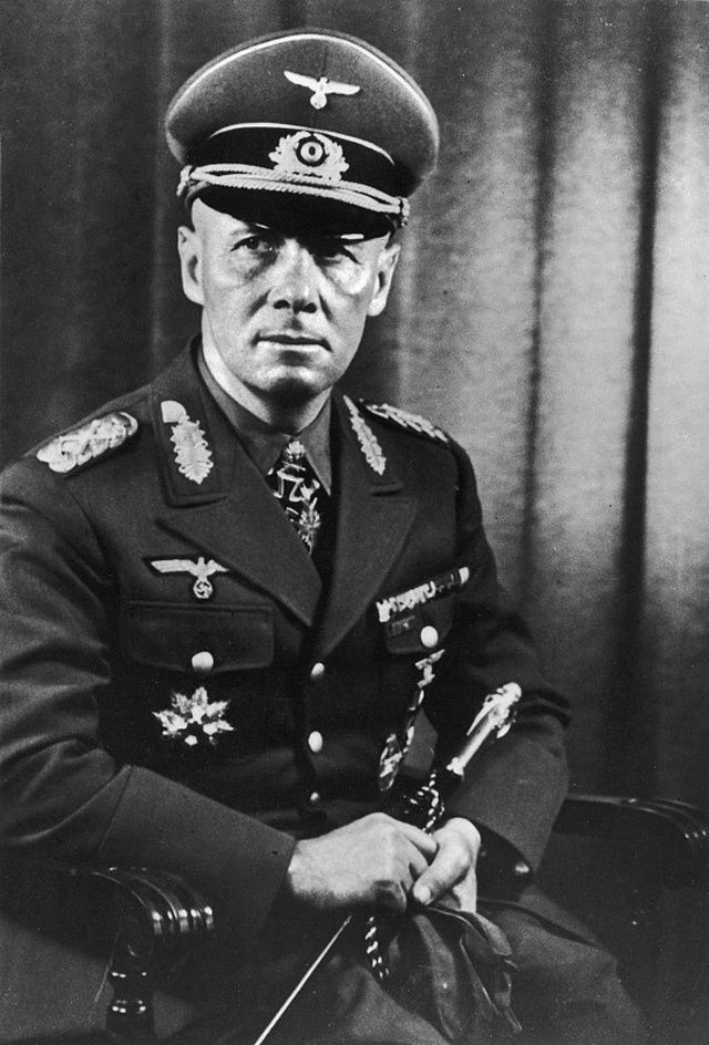  1. Erwin Rommel ("Cáo sa mạc"): Chỉ huy nổi tiếng trong lực lượng Afrika Korps ở Bắc Phi, được biết đến với tài chỉ huy chiến thuật và chiến tranh cơ động, tham gia vào âm mưu ám sát  Hitler và sau đó buộc phải tự sát. Ảnh: Pinterest.