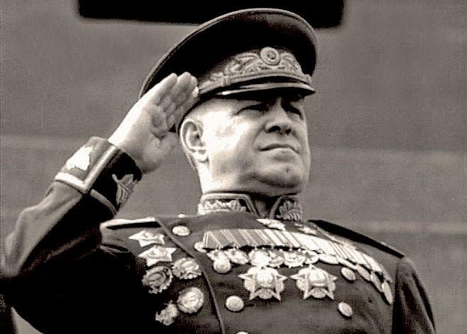  1. Georgy Zhukov: Nguyên soái Liên Xô, là kiến trúc sư chính của chiến lược quân sự Liên Xô trong chiến tranh, lãnh đạo các trận đánh quan trọng như trận Moscow, trận Stalingrad, trận Kursk và cuộc tấn công Berlin. Ảnh: Pinterest.