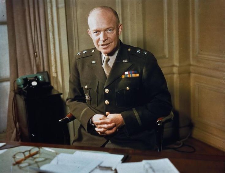  1. Dwight D. Eisenhower: Tổng Tư lệnh Tối cao của Lực lượng Viễn chinh Đồng minh ở châu Âu, lãnh đạo thành công Chiến dịch Overlord (D-Day) và giải phóng châu Âu khỏi ách thống trị của Đức Quốc xã thời  Thế chiến II. Ảnh: Pinterest.