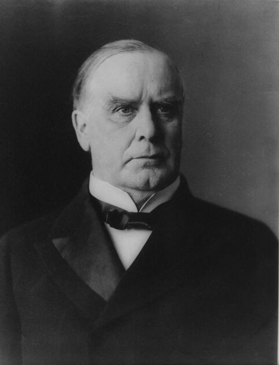  1. Ám sát Tổng thống Mỹ William McKinley (1901). Tổng thống McKinley bị ám sát bởi Leon Czolgosz, một người theo chủ nghĩa vô chính phủ, trong khi ông đang tham gia một buổi lễ công cộng tại Buffalo, New York. Sự kiện này khiến Theodore Roosevelt lên làm Tổng thống. Ảnh: Pinterest.