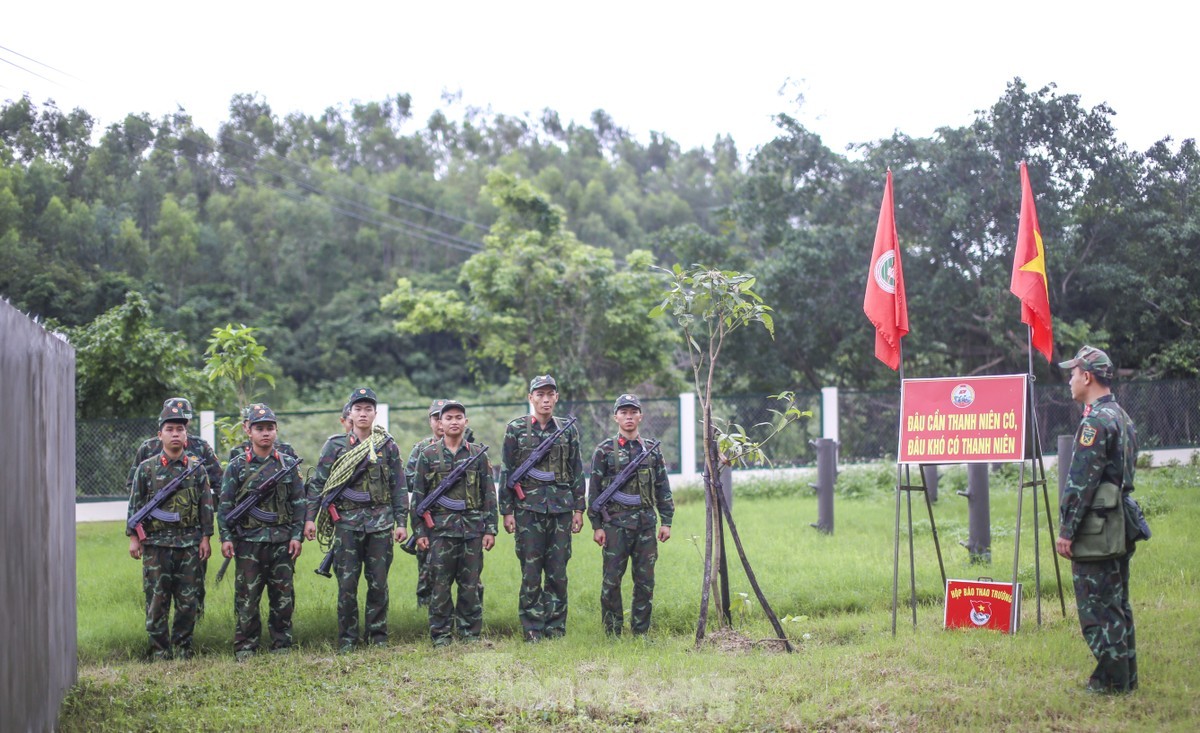 Một ngày trên thao trường huấn luyện của các chiến sĩ Đại đội Trinh sát cơ giới (thuộc Phòng Tham mưu, Bộ Chỉ huy quân sự tỉnh Bình Định). Ảnh: Trương Định