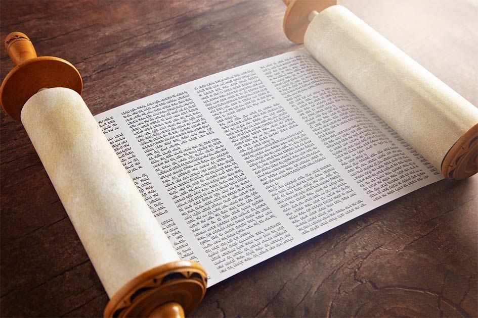  1. Ý nghĩa của từ "Torah". " Torah" trong tiếng Hebrew có nghĩa là giáo huấn hoặc luật lệ, nhưng cũng có thể được hiểu là "hướng dẫn". Ảnh: Pinterest.