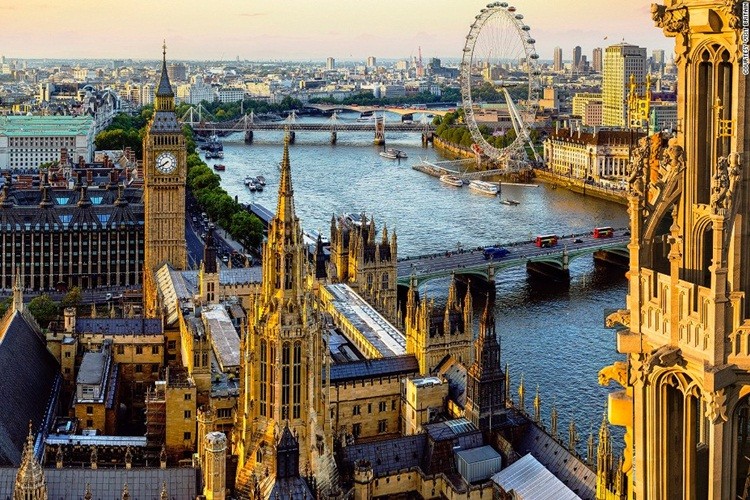 Thủ đô London: Với xe buýt hai tầng màu đỏ và một tháp đồng hồ nổi tiếng, Thủ đô London của  Vương quốc Anh được TripAdvisor bình chọn là điểm đến du lịch tốt nhất trên thế giới.