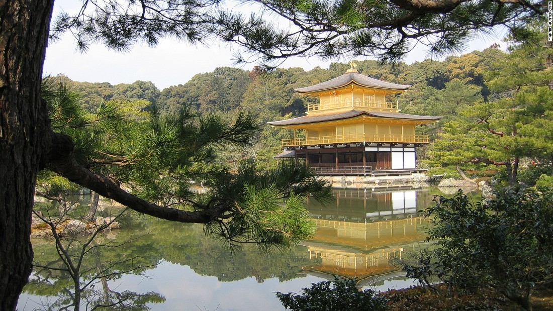 Ngôi Chùa Vàng (Kinkakuji) nổi tiếng ở đất  cố đô Kyoto của Nhật Bản.