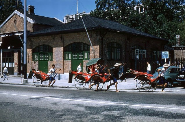 Những khung cảnh đường phố  Hồng Kông trong thập niên 1950.