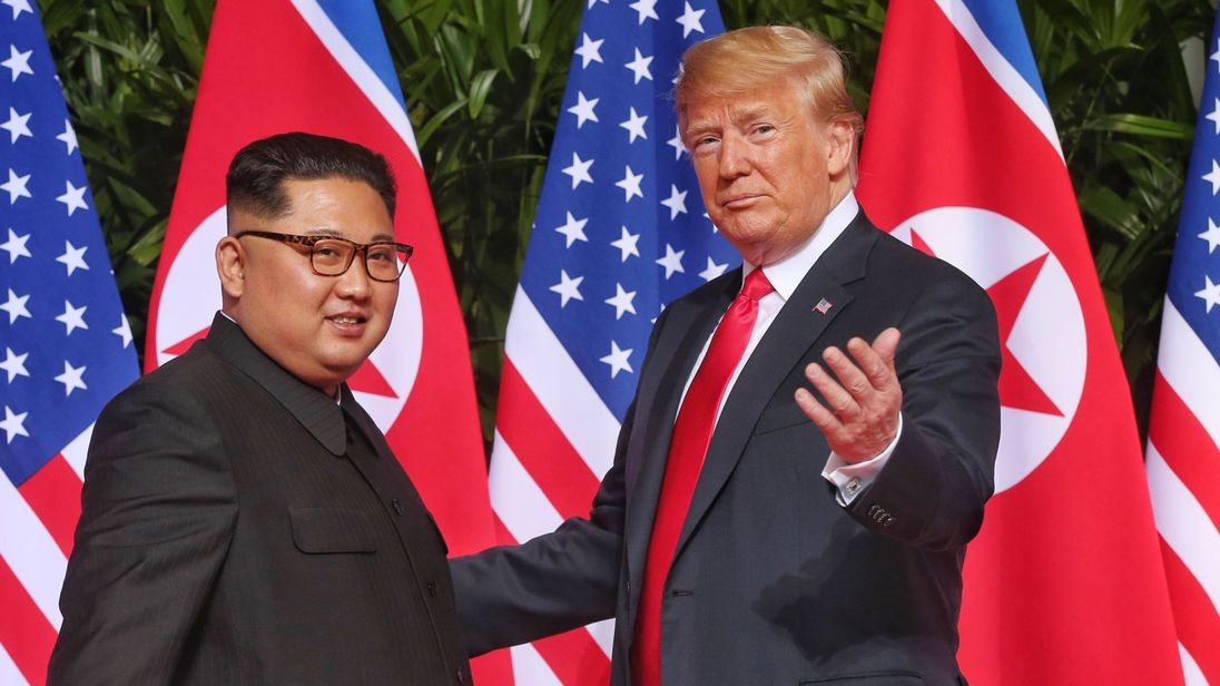 Trong nhiệm kỳ tổng thổng đầu tiên của mình,  ông Donald Trump và nhà lãnh đạo Triều Tiên Kim Jong Un từng có những lời lẽ công kích và đe dọa lẫn nhau liên quan đến chương trình vũ khí hạt nhân của Bình Nhưỡng, mặc dù họ đã gặp nhau ba lần và ông Trump từng nói đùa rằng "chúng tôi đã yêu nhau" sau khi trao đổi thư từ.