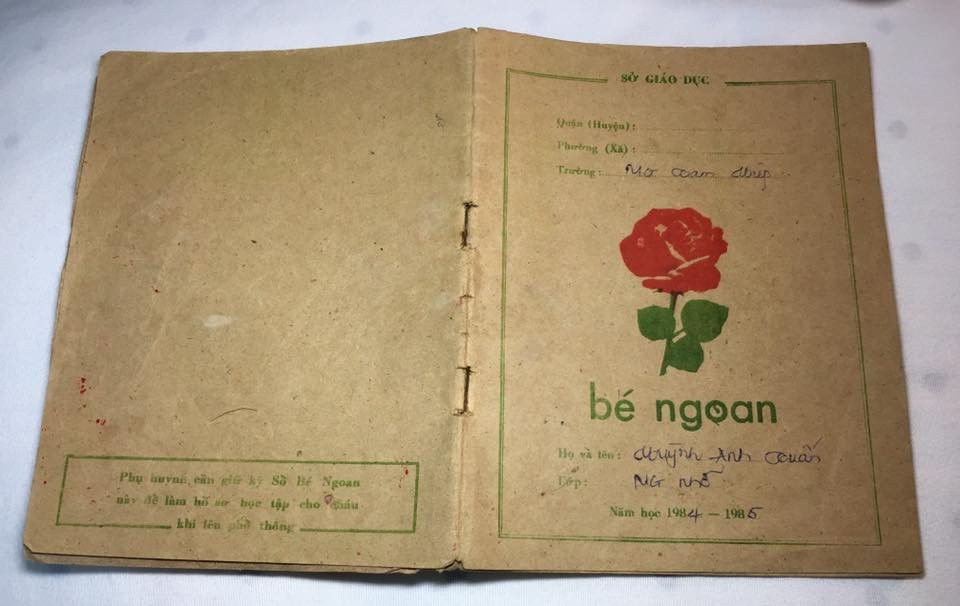 Trào lưu chơi ảnh 'Những điều con cháu chúng ta không bao giờ biết' được cư dân mạng vô cùng thích thú, trong đó có  trào lưu khoe "phiếu bé ngoan" ngày xưa, bảo bối một thời của các thế hệ 8x,9x.