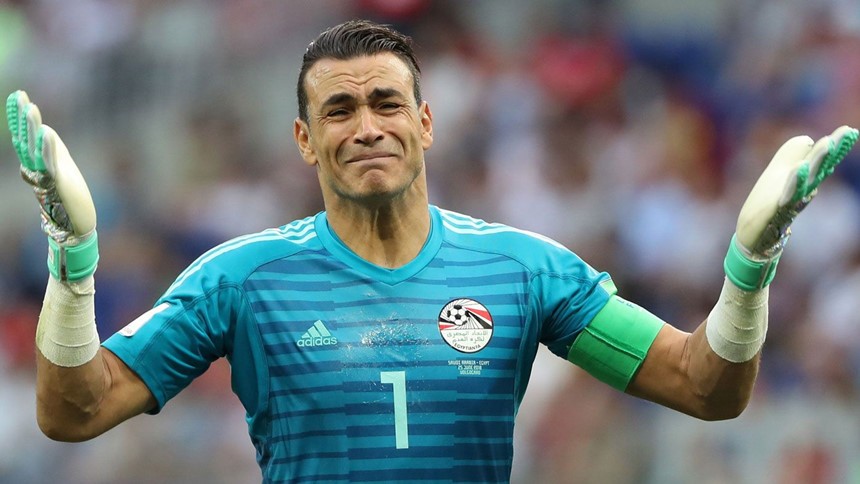 Thủ môn El Hadary (Ai Cập): Không thể tiến sâu tại  World Cup nhưng El Hadary đã kịp lập kỷ lục đó là cầu thủ già nhất ra sân ở đấu trường này (45 tuổi 161 ngày). Lão tướng sinh năm 1973 sẽ tiếp tục sự nghiệp thi đấu chuyên nghiệp cùng Ismaily FC ở quê nhà.