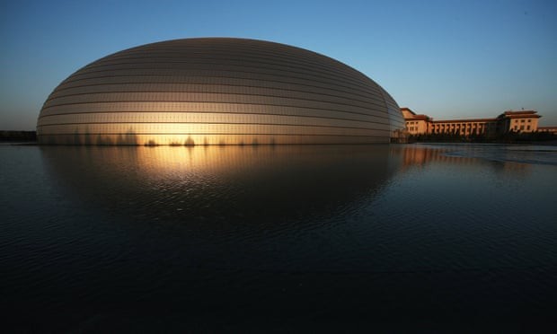 National Grand Theatre, Bắc Kinh: Được thiết kế bởi kiến trúc sư người Pháp Paul Andreu, nhà hát opera của Bắc Kinh là một trong những mẫu thiết kế đầu tiên của thể loại trứng không gian đến Trung Quốc.  Tòa nhà được xây dựng cạnh Quảng trường Thiên An Môn vào năm 2007.