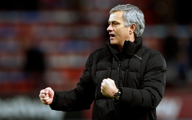 Dẫn đầu trong danh sách  HLV hưởng lương cao nhất thế giới là Jose Mourinho. HLV của Chelsea đang hưởng mức lương 13,2 triệu bảng/mùa. Trong mùa giải này, ông chứng tỏ Chelsea đã không phí tiền trả lương cho mình khi giúp Chelsea vững vàng trên ngôi đầu BHX Premier League.