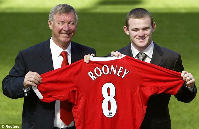 Sinh ra tại Liverpool, cái nôi bóng đá hàng đầu của nước Anh, Rooney trưởng thành trong màu áo của CLB Everton. Mùa giải 2002/2003, trong cuộc chạm trán của Everton với Arsenal, chính Rooney đã ghi một siêu phẩm để chấm dứt chuỗi 30 trận thắng liên tiếp của Arsenal. Cũng nhờ bàn thắng đó, Rooney trở thành thần đồng mới của bóng đá Anh.