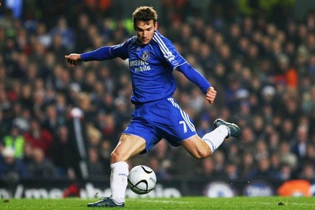 Andriy Shevchenko gia nhập Chelsea vào mùa hè năm 2005 với bản  hợp đồng bom tấn 56 triệu Euro từ AC Milan. 3 mùa giải ở Chelsea, Shevchenko không còn là giữ được bản năng sát thủ như ở AC Milan, anh chỉ được ra sân 77 lần và cống hiến 22 bàn thắng cho Chelsea trên các mặt trận.