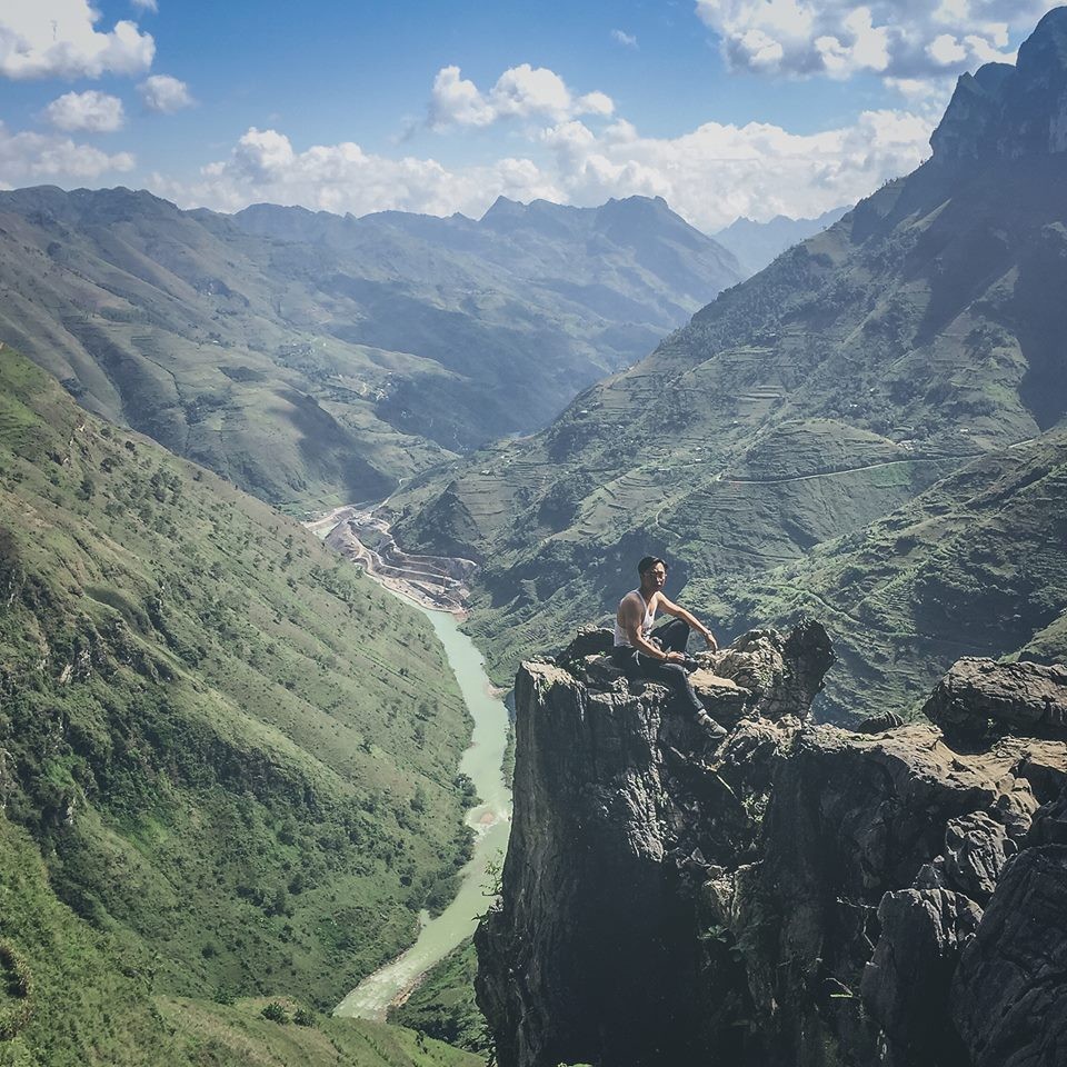  Đèo Mã Pí Lèng thuộc tỉnh Hà Giang là cung đường đèo hiểm trở dài khoảng 20 km, độ cao lên tới 1.200m so với mực nước biển. Chính vì vậy mà Mã Pì Lèng được phong là "tứ đại đỉnh đèo" tại vùng núi phía Bắc Việt Nam bên cạnh các đèo Ô Quy Hồ, đèo Khau Phạ và đèo Pha Đin.