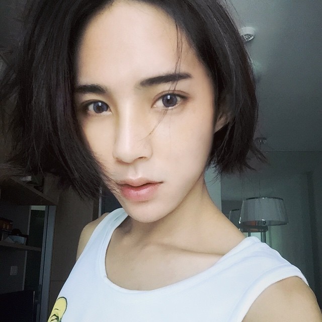 Mới đây, một thành viên trên mạng xã hội Instagram có nickname là Echovi thu hút nhiều sự chú ý từ cộng đồng mạng bởi những bức ảnh của chủ sở hữu tài khoản này khiến người ta khó phân biệt đây là một  chàng trai trẻ hay một cô gái.