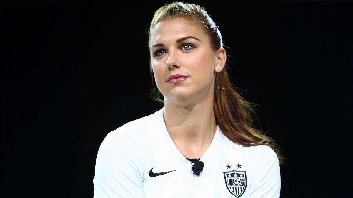 Alex Morgan là  nữ cầu thủ xinh đẹp của ĐT Mỹ. Cô luôn được nhắc đến như một bóng hồng trong làng bóng đá nữ thế giới.