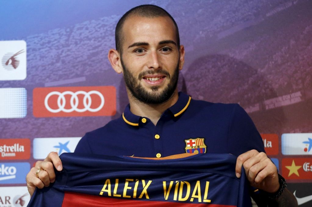 Aleix Vidal là một  ngôi sao Barcelona được đưa về sân Nou Camp ngay sau khi Luis Enrique lên nắm quyền. Sau khi hoàn thành lệnh cấm của UEFA, hậu vệ cánh phải này được kỳ vọng sẽ thay thế cho Dani Alves.