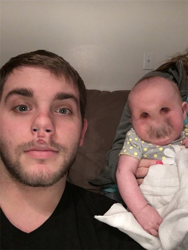 Vừa qua, phần mềm Face Swap trên Snapchat bỗng trở nên cực hot với ứng dụng  hoán đổi khuôn mặt.