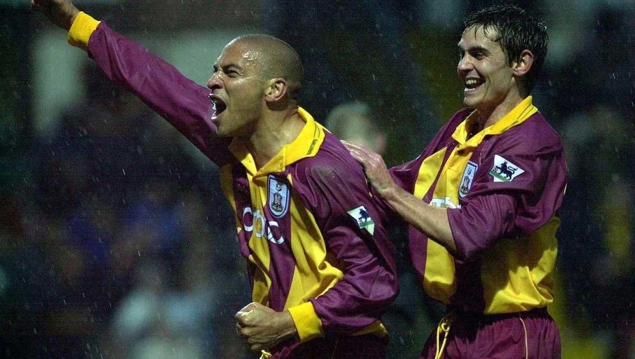 Mùa  giải Ngoại hạng Anh 2000/2001, Bradford City thua đến 22 trận, trong đó có tới 2 lần thua đến 6 bàn trước Manchester United và Leeds United. Chỉ thắng 4 trận trên sân nhà và duy nhất 1 trận trên sân khách. Ghi 30 bàn, thủng lưới 70 sau 38 vòng đấu, có hiệu số bàn thắng âm 40.