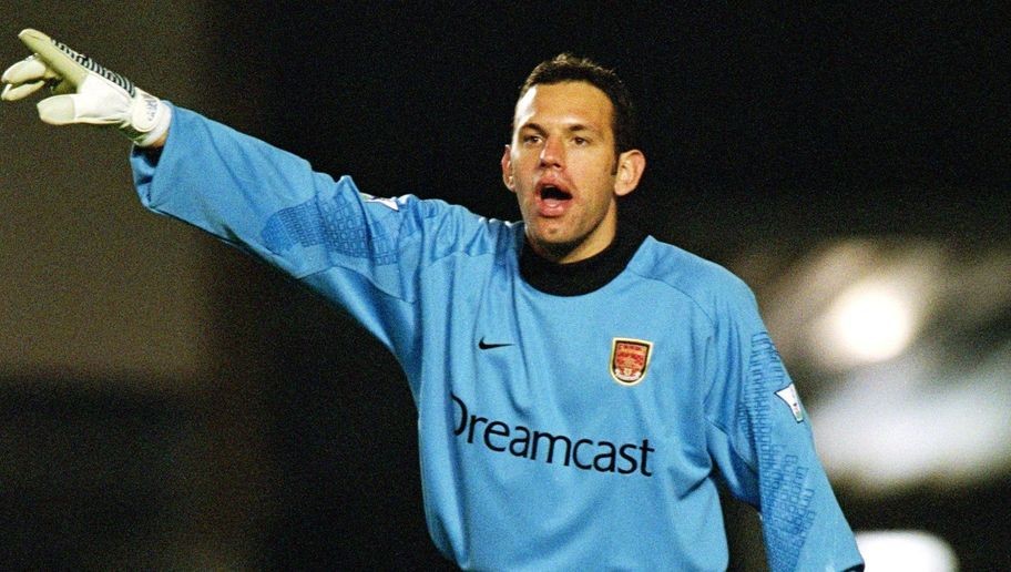 Richard Wright đã trở thành nhà vô địch Ngoại hạng Anh với Arsenal mùa giải 2001/2002. Anh ra sân tổng cộng 22 lần trong triều đại của Arsene Wenger và được kỳ vọng sẽ thay thế được David Seaman. Thế nhưng, do chấn thương và thời thế, giờ không còn ai nhớ tới tên thủ môn này là ai.