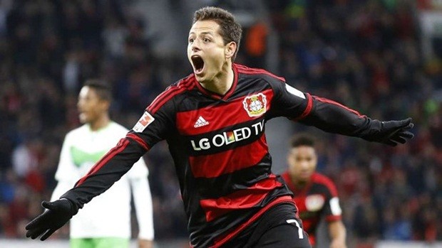 Bị coi là người thừa ở Man United, Chicharito chuyển đến Bayern Munich với giá 6,5 triệu bảng. Với 17 bàn thắng sau 27 lần ra sân tại Bundesliga, Chicharito giúp đội chủ sân Bay Arena kết thúc mùa giải ở vị trí thứ ba cùng tấm vé dự Champions League mùa tới. Đồng thời cầu thủ người Mexico này cũng được giới chuyên môn đánh giá là  bản hợp đồng thành công nhất mùa giải 2015/2016