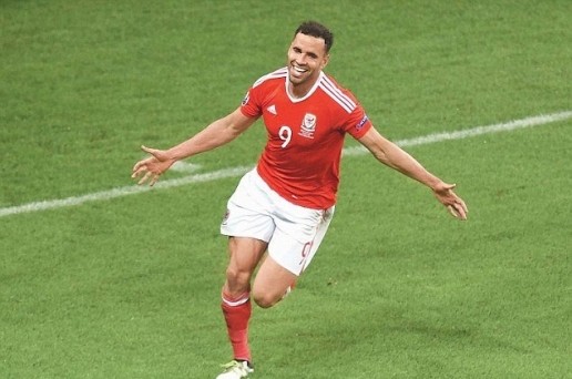 Ngoài Bale hay Ramsey thì Hal Robson-Kanu là một cầu thủ được chú ý tại VCK Euro 2016 sau màn trình diễn ấn tượng với ĐTQG Xứ Wales. Từ một cầu thủ bị Reading ruồng bỏ, sau 2 bàn thắng tiền đạo đang "thất nghiệp" này nhận được vô vàn lời mời trong đó có những cái tên như Celtic, Swansea City và Watford.