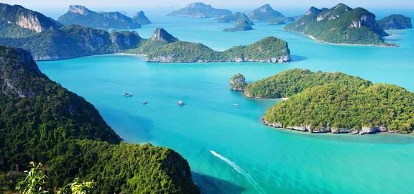 Koh Chang là một hòn đảo nằm ở phía Đông Thái Lan, thuộc địa phận tỉnh Trat và cách thủ đô Bangkok khoảng 310 km.