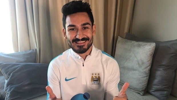 Ilkay Gundogan là tân binh đầu tiên mà Pep Guardiola mang về khi dẫn dắt Manchester City. Do chấn thương trong thời gian cuối mùa giải với CLB Dortmund nên ngôi sao người Đức gốc Thổ Nhĩ Kỳ này sẽ lỡ trận  khai mạc giải Ngoại hạng Anh của The Citizens trước Sunderland.