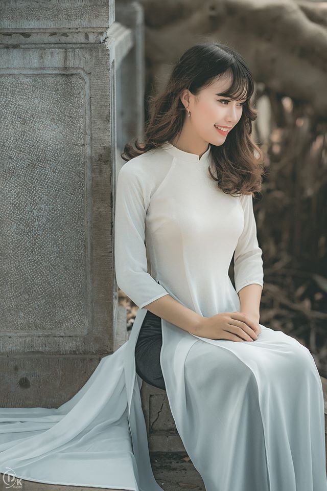 Thời gian vừa qua,  cô nàng xinh đẹp có cái tên Mara Mai Phương được dân mạng chú ý tới nhờ nụ cười tỏa nắng khi xuất hiện trong bộ ảnh áo dài trắng tinh khôi.