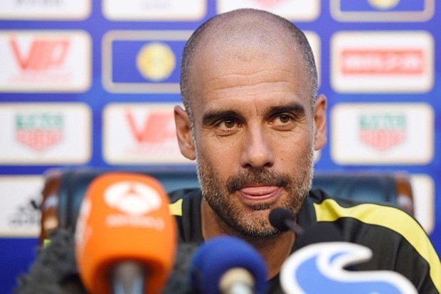 Sau khi chia tay Bayern Munich, Pep Guardiola về với CLB nhà giàu Manchester City với số tiền 15,2 triệu bảng/ mùa. Cùng với số tiền này, chiến lược gia lừng danh với lối đá Tiqui-Taka đã trở thành  HLV nhận lương khủng nhất thế giới trong mùa giải 2016/2017.