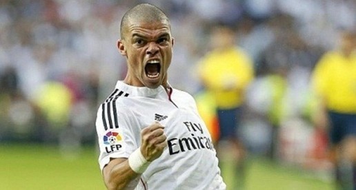 Năm 2007, Pepe đã từ giã CLB ở quê hương là Porto để chuyển đến thi đấu cho Real Madrid với số tiền là 25 triệu bảng. Điều này cũng giúp anh lọt vào top những trung vệ đắt giá nhất thế giới. Pepe là một mẫu trung vệ có lối chơi rắn và không ngại va chạm. Không ít lần, anh sẵn trở thành tâm điểm trên sân với những pha vào bóng đến rợn người của mình.