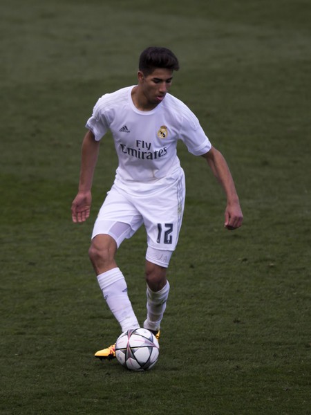 Achraf Hakimi là hậu vệ người Morocco gia nhập lò đào tạo trẻ của Real Madrid khi mới 7 tuổi và hiện được đánh giá khá cao.