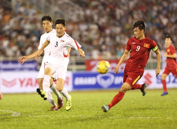  ĐTQG Việt Nam có quá trình chuẩn bị cho AFF Cup 2016 khá kỹ lưỡng khi HLV Hữu Thắng đã tập trung các học trò từ ngày 24/9. Sau những ngày tập luyện ở TP HCM, các cầu thủ của ĐT Việt Nam có cuộc thử lửa với đối thủ đẳng cấp là ĐT CHDCND Triều Tiên trên sân Thống Nhất.