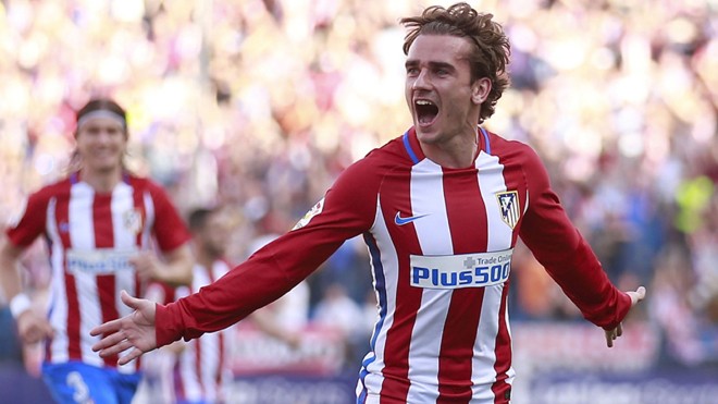 Griezmann ở rất gần M.U: Theo tin  chuyển nhượng bóng đá mới nhất từ báo chí Tây Ban Nha, Khi được hỏi về cơ hội đến M.U theo thang điểm 10, tiền đạo người Pháp cho hay: "6/10". Griezmann cũng nói rõ, mục tiêu lớn nhất của anh là vô địch Champions League. Như vậy, nếu Man United đánh bại Ajax trong trận chung kết Europa League, họ sẽ giành vé tham dự Champions League mùa tới, và khi đó, cơ hội để Quỷ đỏ sở hữu Griezmann lại càng lớn hơn bao giờ hết. Ảnh: Goal.