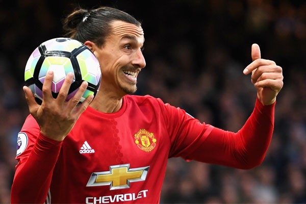 Chốt xong tương lai Ibra: Mới đây nhất, BTC Premier League đã chính thức công bố danh sách cầu thủ thanh lý của các đội bóng. Trong danh sách của Man Utd, Zlatan Ibrahimovic góp mặt, điều đó đồng nghĩa với việc Quỷ đỏ thành Manchester quyết định chia tay với tiền đạo người Thụy Điển. Ảnh: Goal