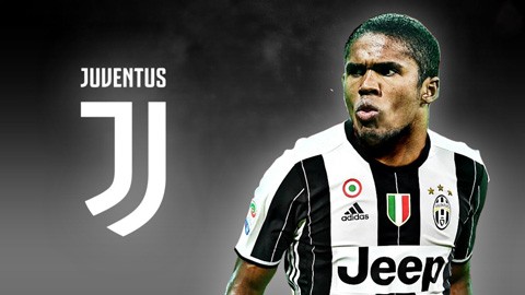 Douglas Costa cập bến Juventus: Đêm qua, Douglas Costa đã có mặt tại Turin để tiến hành những thủ tục cuối cùng trước khi chính thức trở thành người của Juventus. Trong ngày hôm nay, Costa sẽ có buổi kiểm tra y tế bắt buộc. Ảnh: Calcio