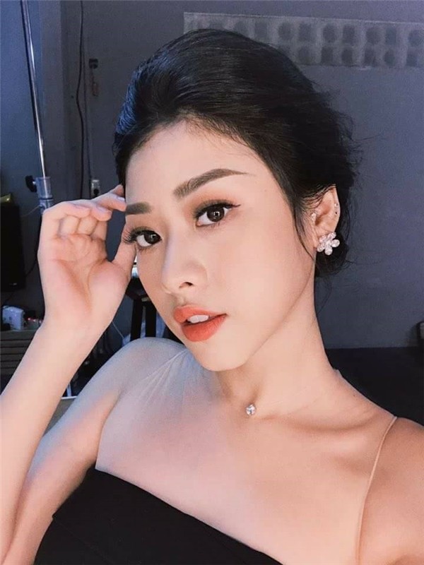 Giữa muôn vàn các hot girl "xinh như mộng" trên mạng xã hội, mỹ nhân trường múa Sài Gòn - Thái Ngọc San trở nên nổi bật với nét đẹp được dân mạng nhận xét là không thua kém những người mẫu chuyên nghiệp. Ảnh trong bài: Facebook nhân vật.