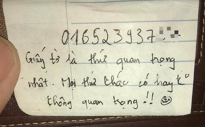 Chuyện  mất ví đến từ rất nhiều lý do, có thể đến từ việc vô tình làm rơi nhưng cũng có thể đến từ việc bị mất trộm. Mất tiền đã tiếc nhưng việc mất giấy tờ tùy thân thì càng tệ hơn nhiều, bởi làm lại những giấy tờ này rất mất thời gian.