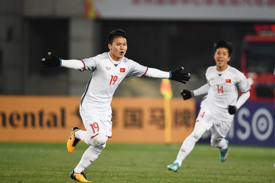 Quang Hải là một trong những cái tên quan trọng bậc nhất  Olympic Việt Nam tại Asiad 2018. So với VCK U23 châu Á hồi đầu năm, Quang Hải bị HLV Park Hang Seo kéo lùi xuống hơn và thường xuyên tham gia tổ chức lối chơi. Anh chàng này, đóng vai trò cầu nối giữa tuyến tiền vệ và tiền đạo, đặc biệt nguy hiểm khi cầm bóng đột phá cũng như ghi bàn.