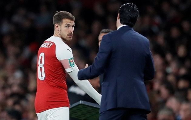  Chuyển nhượng bóng đá mới nhất từ Telegraph, Arsenal đã sẵn sàng lắng nghe các đề nghị từ các CLB khác về trường hợp của Ramsey, ngay khi TTCN mùa đông mở cửa.