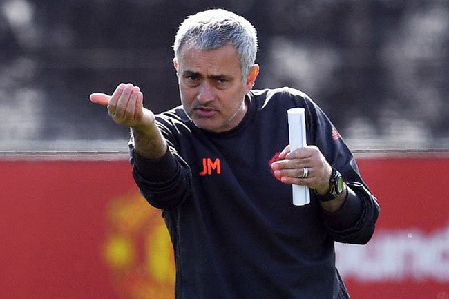  Chuyển nhượng bóng đá mới nhất từ Tuttosport khẳng định, Mourinho sẽ có ít nhất một tân binh chắc chắn cập bến sân Old Trafford ngay trong mùa đông đó có thể là Milan Skriniar, Ivan Perisic, Toby Alderweireld, hay cả Dybala.