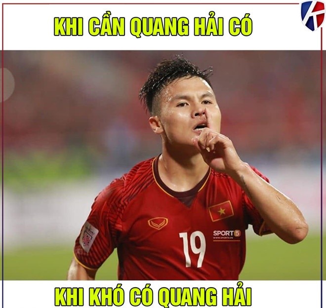 Ảnh chế bóng đá ngày qua xoay quanh chiến thắng của đội tuyển Việt Nam trước Yemen tại  Asian Cup 2019. Khi toàn đội gặp khó đã có Quang Hải lên tiếng bằng pha ghi bàn đẳng cấp.