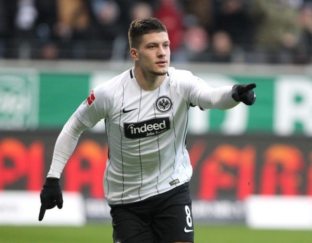  Chuyển nhượng bóng đá mới nhất từ AS, Luka Jovic là mục tiêu khiến cả Real Madrid lẫn Barca tranh giành. Nhưng phút cuối anh đã chọn cập bến Eintracht Frankfurt chính thức từ mùa giải tới.