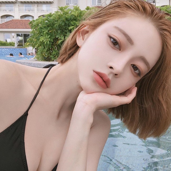 Kang Taeri là hot girl nổi tiếng Hàn Quốc, sở hữu 1,6 triệu lượt theo dõi trên Instagram.