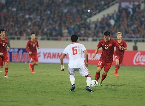 Như đã biết đội tuyển Việt Nam thắng UAE tại vòng loại World Cup 2022 ngay trên sân nhà Mỹ Đình. Người mang lại niềm vui cho NHM nước nhà đó là tiền đạo Nguyễn  Tiến Linh với nã đại bác đầy mẫu mực.