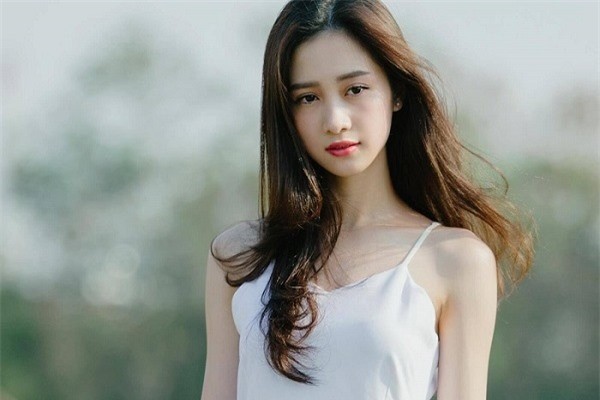 Jun Vũ (tên thật là Vũ Phương Anh) là  hot girl gốc Việt này sinh sống và học tập tại Thái Lan từ khi còn nhỏ. Cô nàng được mọi người biết đến với biệt danh hot girl từ khoảng năm 2012. Dù không phải là diễn viên chuyên nghiệp nhưng diễn xuất của người đẹp sinh năm 1995 được khán giả đánh giá khá cao.