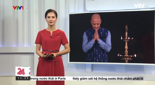 Xuất hiện trên chương trình "Chuyển động 24h",  nữ MC VTV - Quỳnh Nga gây ấn tượng bởi sự chuyên nghiệp và nhan sắc xinh đẹp, cuốn hút.